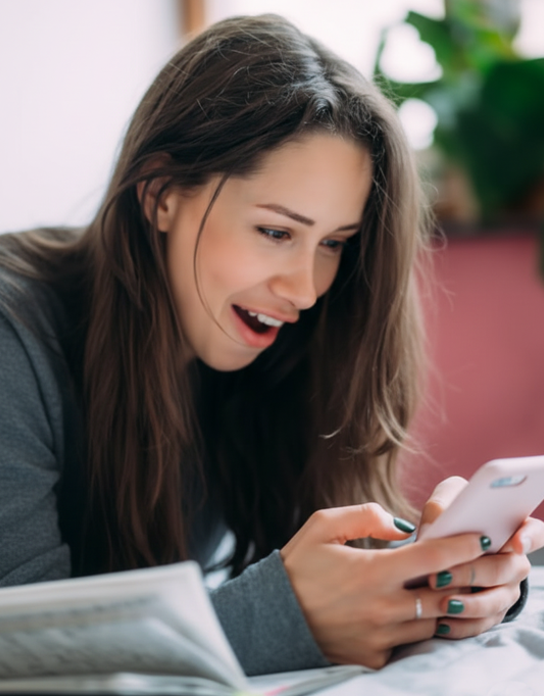 Mujer Escribiendo a Pulpo Blanco
